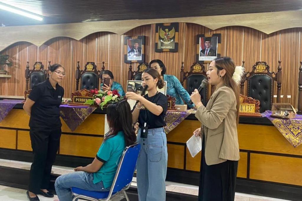 Pelatihan Tata Rias dan Sanggul PKK se-Desa Mekar Bhuwana